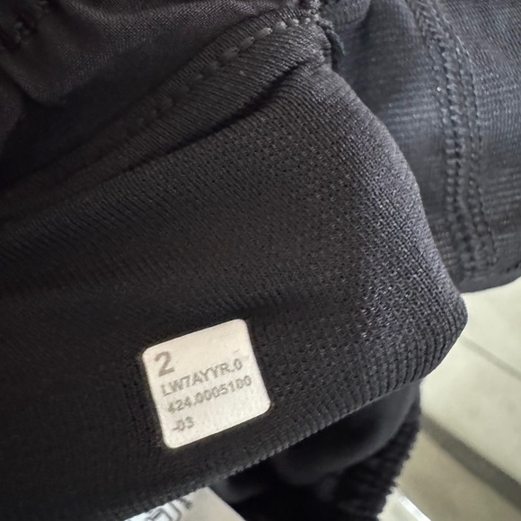 lululemon athletica Women's Black Shorts
Hotty hot. Hr. 2.5 “ lined - Picture 9 of 12